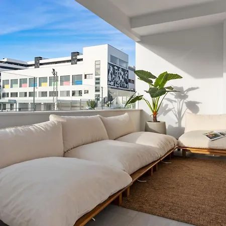 Modern 3-bedroom Family Centre Эстепона