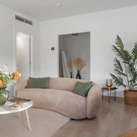 Modern 3-bedroom Family Centre Эстепона