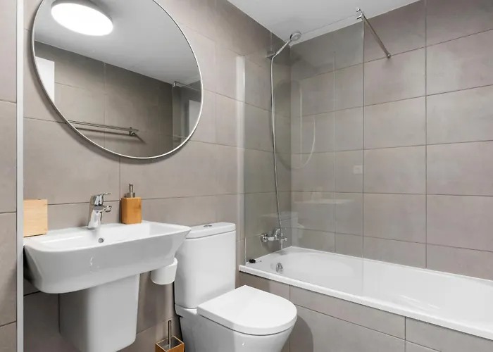 Modern 3-bedroom Family Centre Apartment