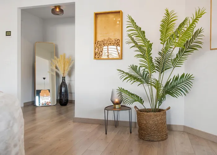 Modern 3-bedroom Family Centre *