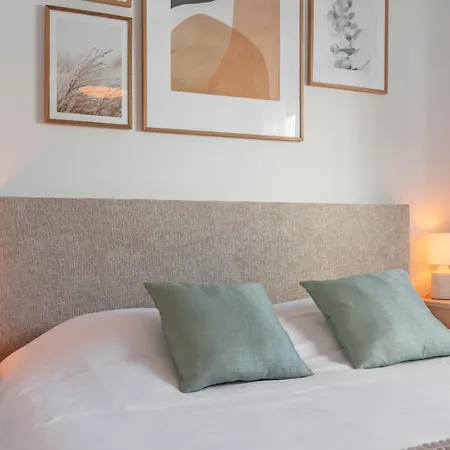 Modern 3-bedroom Family Centre Apartman