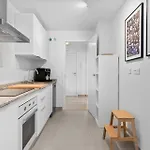 Modern 3-bedroom Family Centre * Εστεπόνα
