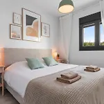 Modern 3-bedroom Family Centre *
