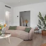 Modern 3-bedroom Family Centre Εστεπόνα
