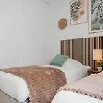 Modern 3-bedroom Family Centre Εστεπόνα