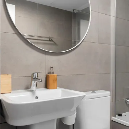 Modern 3-bedroom Family Centre