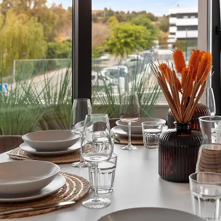 Modern 3-bedroom Family Centre شقة *