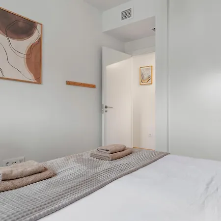 Modern 3-bedroom Family Centre * إِستيبونا