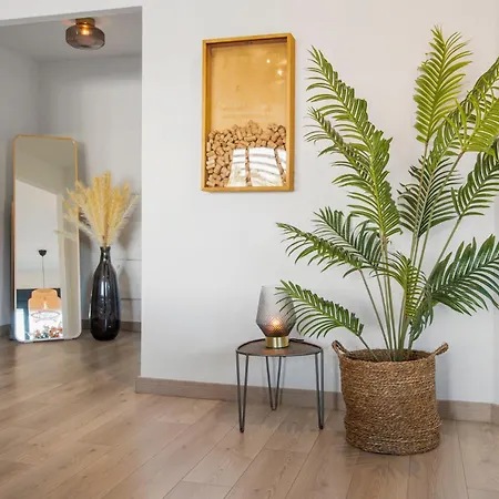 Modern 3-bedroom Family Centre *