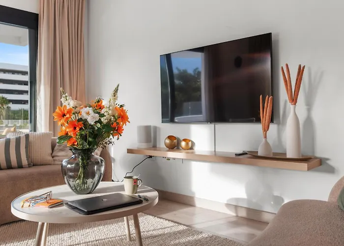 Modern 3-bedroom Family Centre 아파트 에스테포나