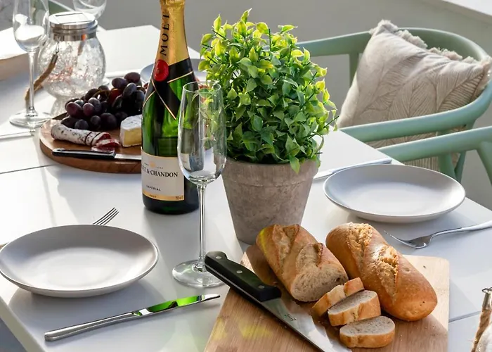 Modern 3-bedroom Family Centre *