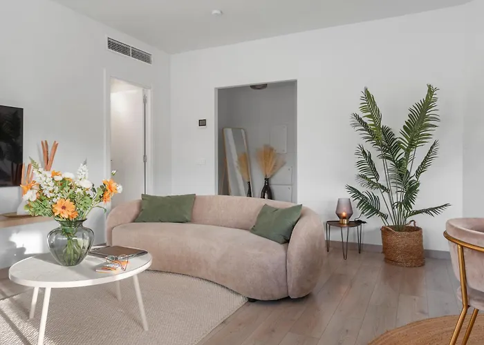 Modern 3-bedroom Family Centre 에스테포나