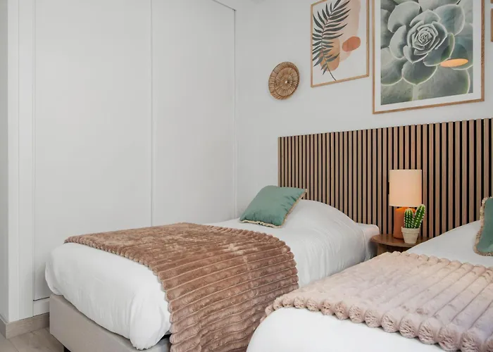 Modern 3-bedroom Family Centre 에스테포나